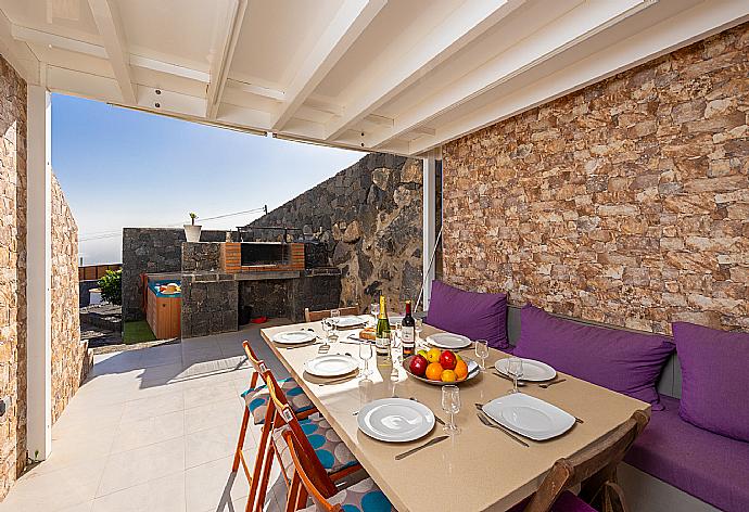 Sheltered terrace area . - Casa Marina . (Photo Gallery) }}