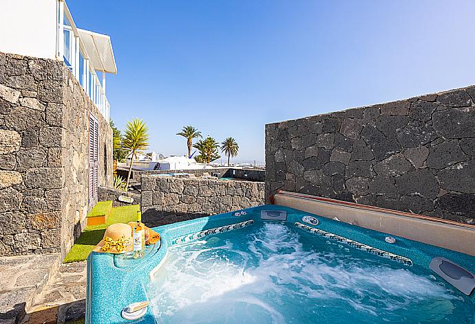 Terrace area with jacuzzi . - Casa Marina . (Photo Gallery) }}