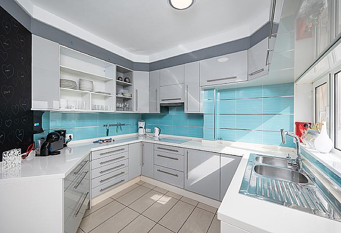 Equipped kitchen . - Casa Marina . (Photo Gallery) }}