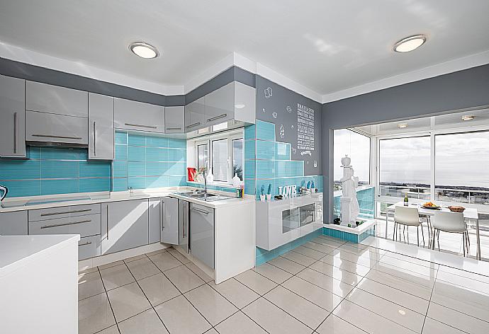 Equipped kitchen with dining area . - Casa Marina . (Photo Gallery) }}