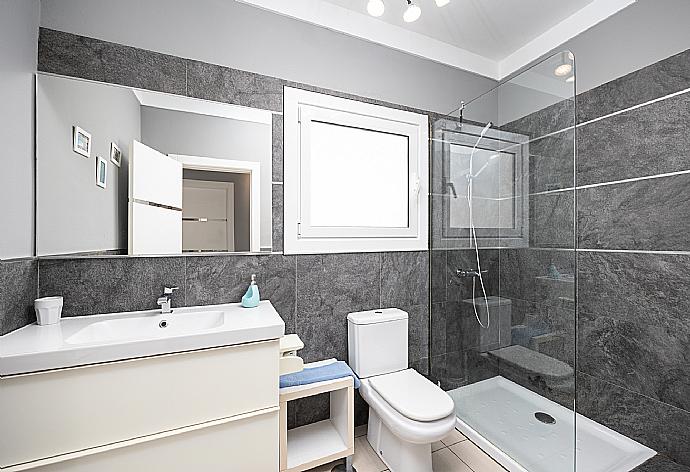 Family bathroom with shower . - Casa Marina . (Photo Gallery) }}