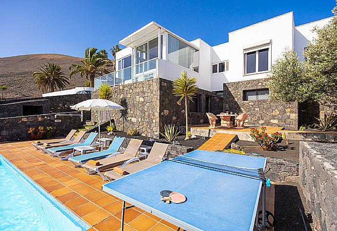 Beautiful villa with private pool and terrace with sea views . - Casa Marina . (Photo Gallery) }}