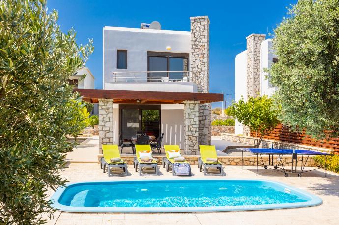 Beautiful villa with private pool and terrace . - Villa Ira . (Galería de imágenes) }}
