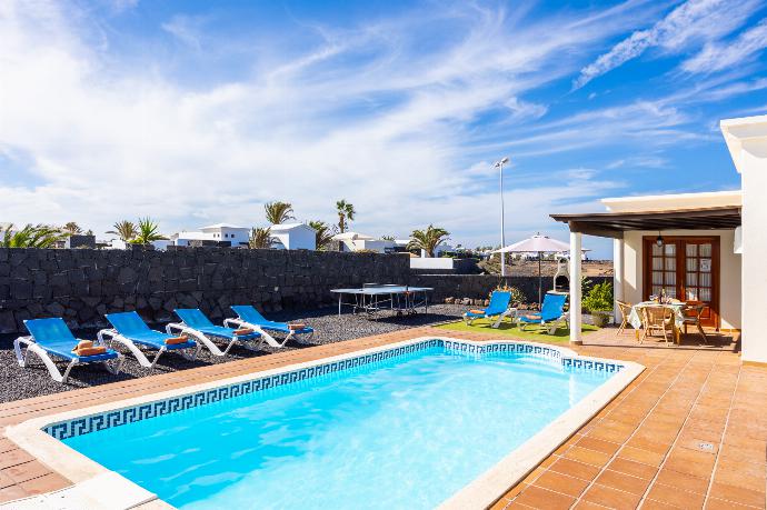 Beautiful villa with private pool and terrace with sea views . - Villa Capricho . (Photo Gallery) }}