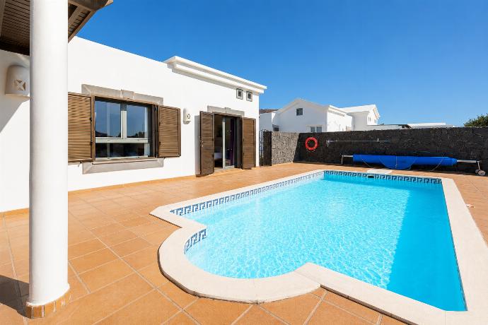 Beautiful villa with private pool and terrace with sea views . - Villa Capricho . (Photo Gallery) }}