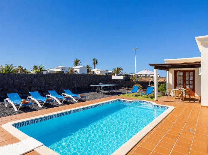 Beautiful villa with private pool and terrace with sea views . - Villa Capricho . (Photo Gallery) }}