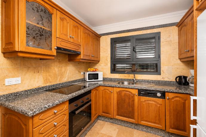 Equipped kitchen . - Villa Capricho . (Photo Gallery) }}