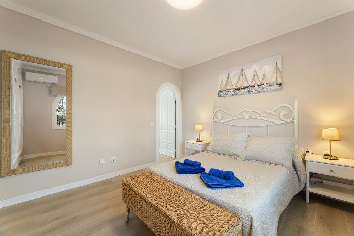 Double bedroom with A/C . - Villa Alisa . (Photo Gallery) }}