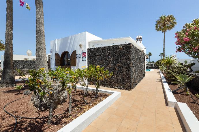  . - Villa Alisa . (Photo Gallery) }}