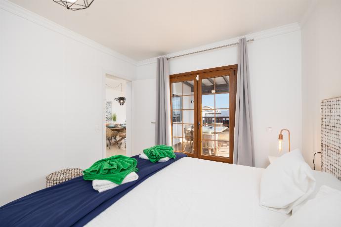 Double bedroom with en suite bathroom and A/C . - Villa Saona . (Galería de imágenes) }}