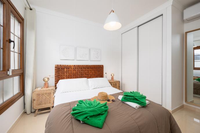 Double bedroom with en suite bathroom and A/C . - Villa Saona . (Galería de imágenes) }}