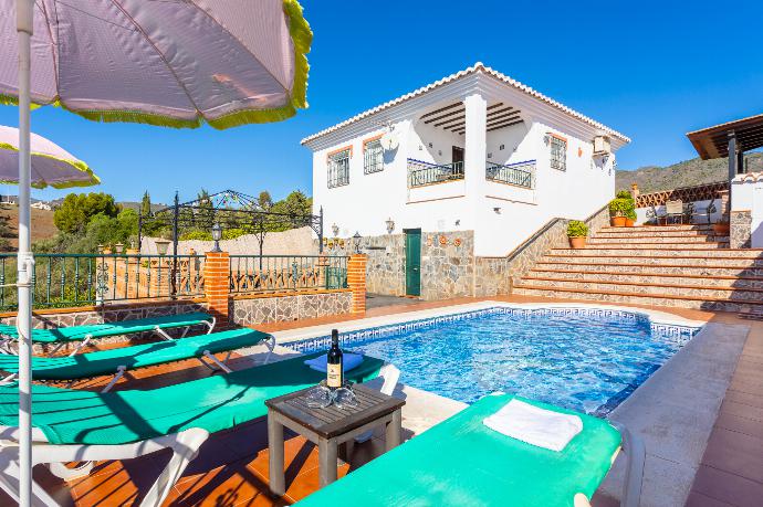 Private pool and terrace with sea views . - Villa Conchi Frigiliana . (Photo Gallery) }}