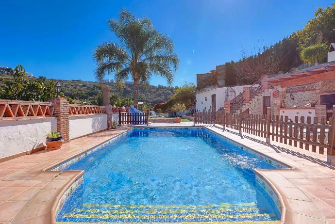  . - Villa Daniel . (Photo Gallery) }}