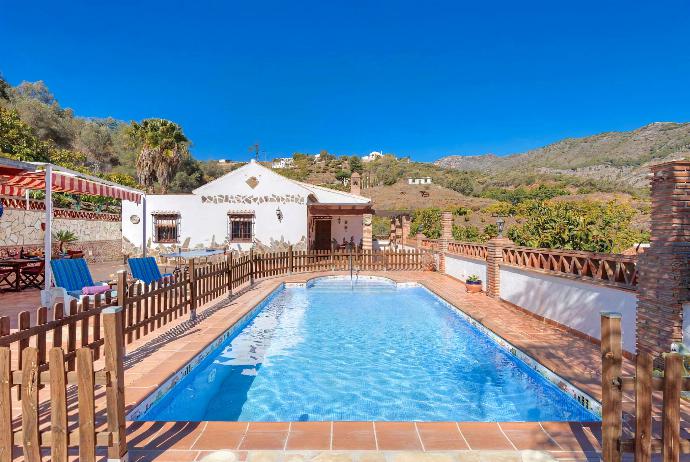  . - Villa Daniel . (Photo Gallery) }}
