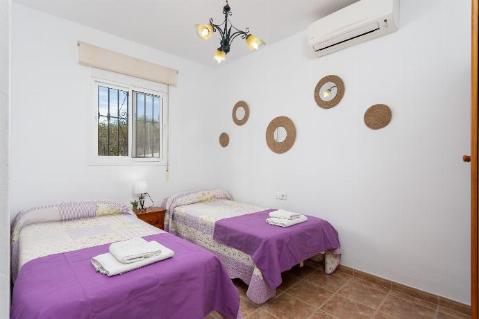 Twin bedroom with A/C . - Villa Medina Paloma . (Photo Gallery) }}