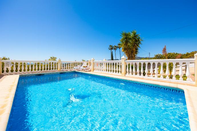 Private pool and terrace with sea views . - Villa Medina Paloma . (Photo Gallery) }}