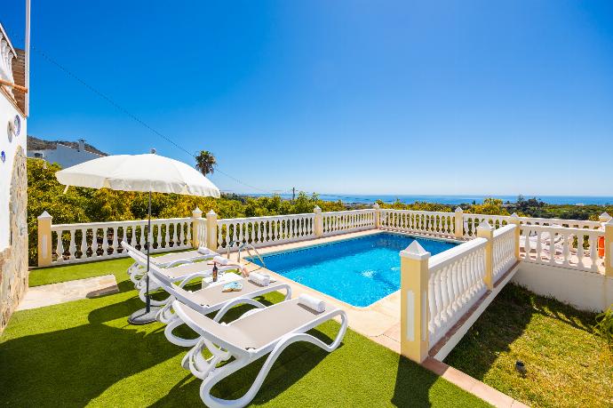 Private pool and terrace with sea views . - Villa Medina Paloma . (Photo Gallery) }}