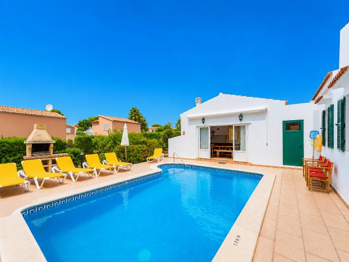 Sunny private pool area with yellow sun loungers, BBQ space, and a bright Mediterranean villa setting. . - Villa Estrella . (Galleria fotografica) }}