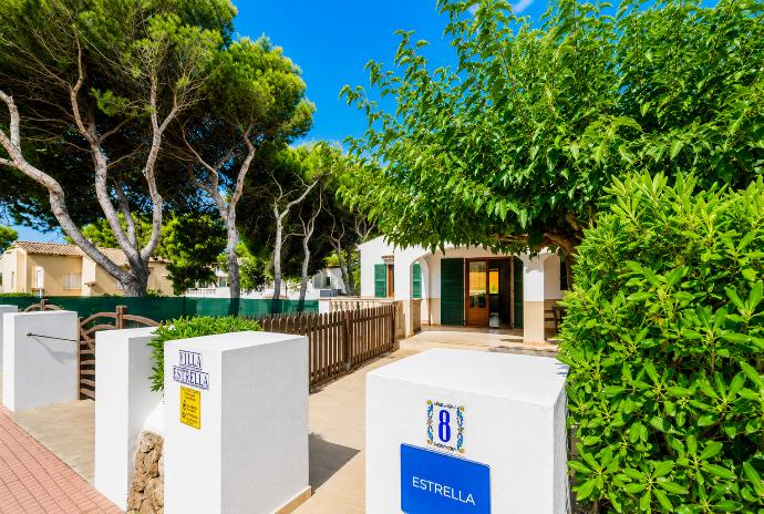 Entrance . - Villa Estrella . (Galleria fotografica) }}