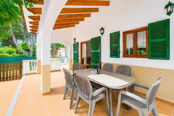 Sheltered terrace area . - Villa Estrella . (Galleria fotografica) }}