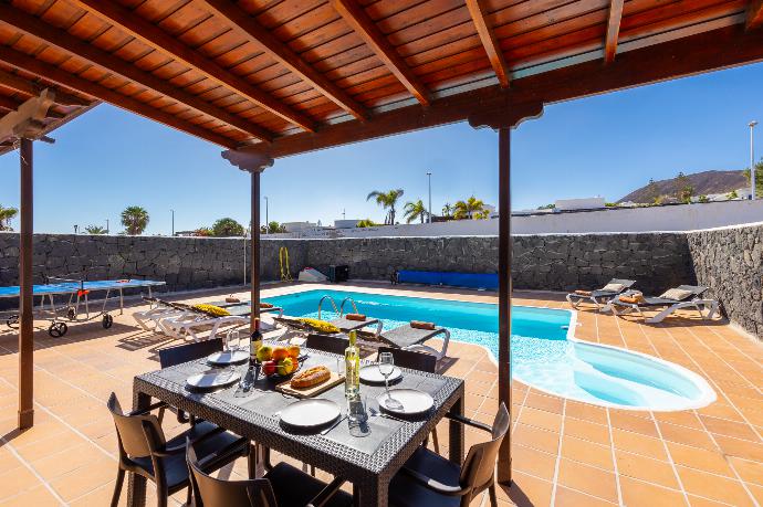 Sheltered terrace area . - Villa Salar . (Photo Gallery) }}