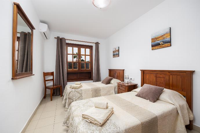 Twin bedroom with A/C . - Villa Blanca . (Photo Gallery) }}
