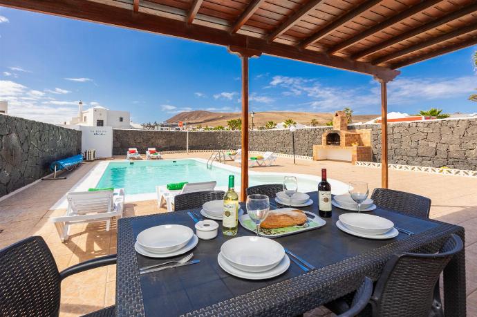 Sheltered terrace area . - Villa Blanca . (Photo Gallery) }}