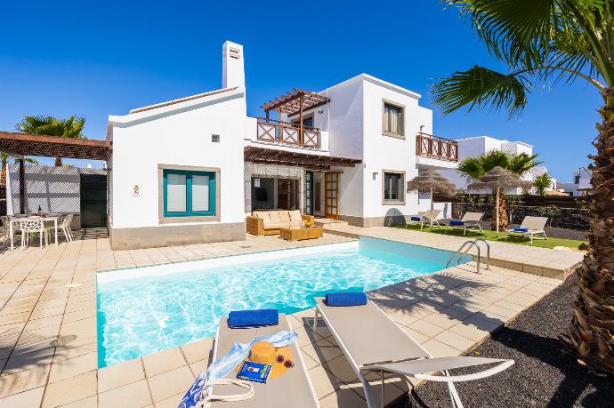  . - Villa Aruba . (Photo Gallery) }}