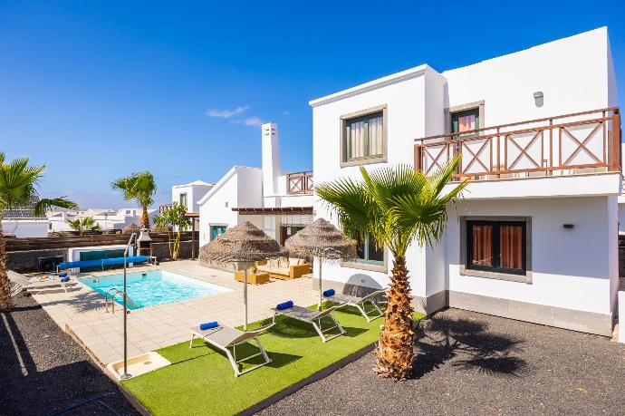  . - Villa Aruba . (Photo Gallery) }}
