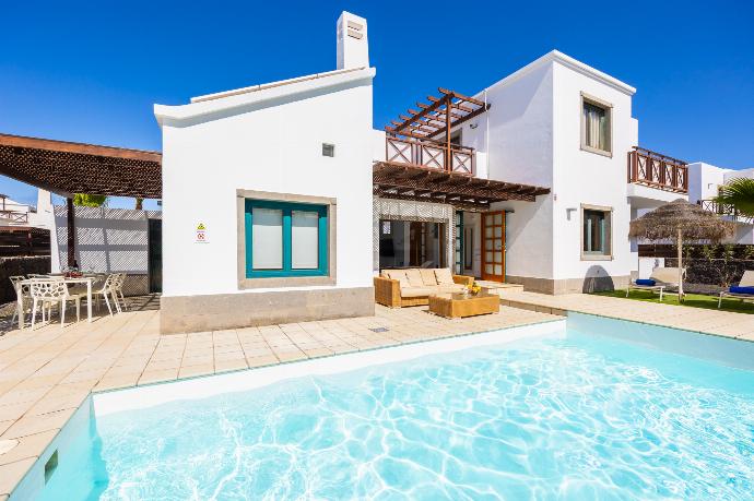  . - Villa Aruba . (Photo Gallery) }}