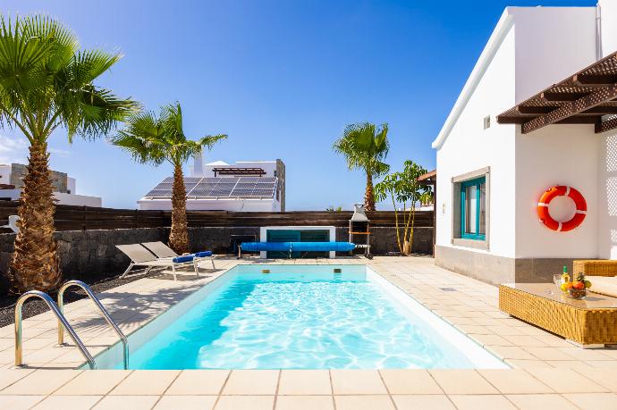  . - Villa Aruba . (Photo Gallery) }}