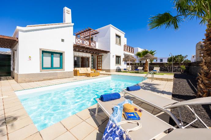 . - Villa Aruba . (Photo Gallery) }}