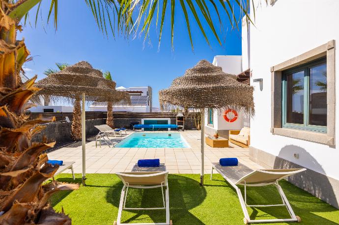  . - Villa Aruba . (Photo Gallery) }}