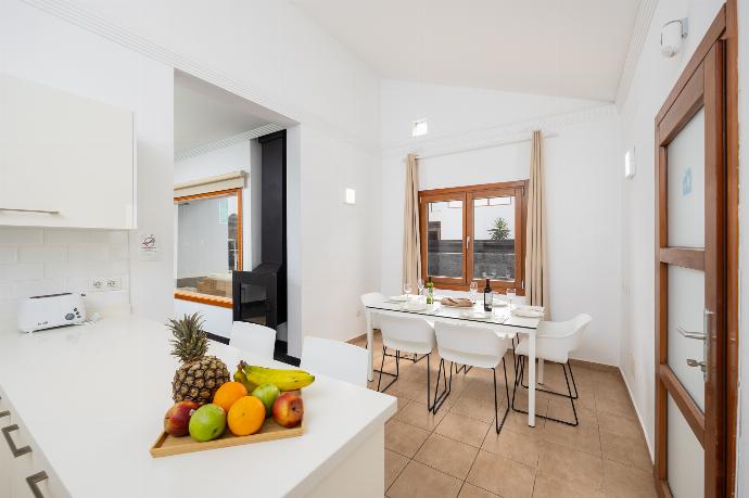 Equipped kitchen . - Villa Ariel . (Photo Gallery) }}