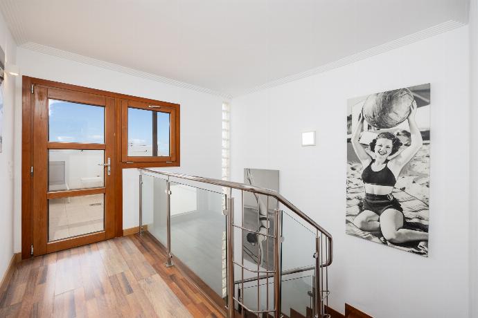 Stairway . - Villa Ariel . (Photo Gallery) }}