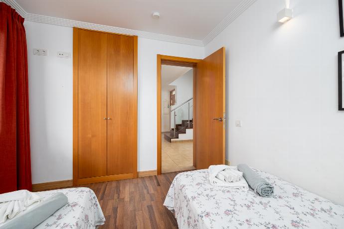 Twin bedroom with A/C . - Villa Ariel . (Photo Gallery) }}