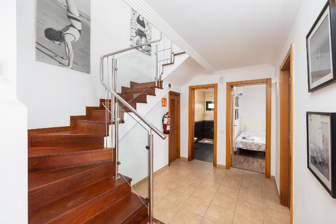 Stairway . - Villa Ariel . (Photo Gallery) }}