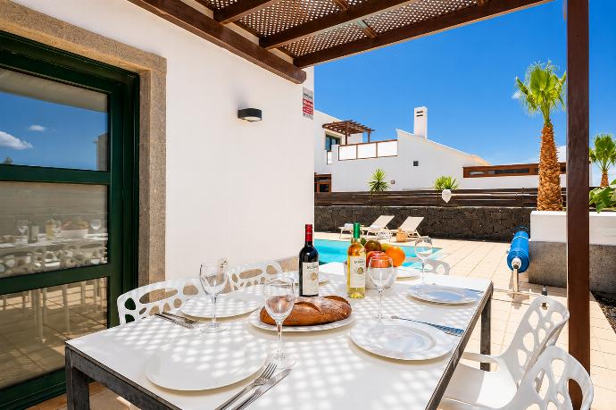 Terrace area . - Villa Ariel . (Galleria fotografica) }}