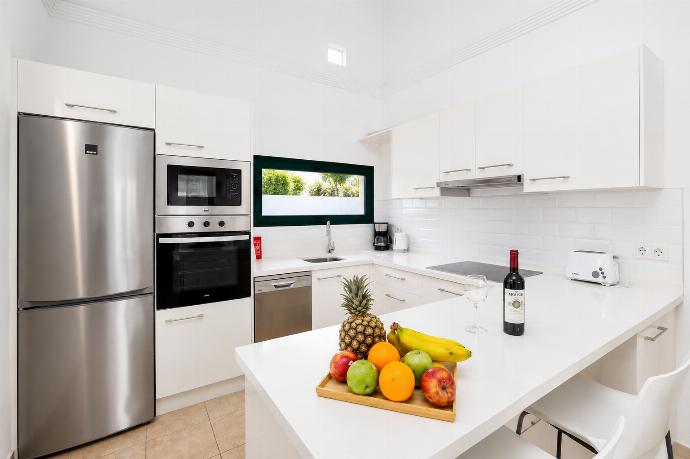 Equipped kitchen . - Villa Ariel . (Galleria fotografica) }}