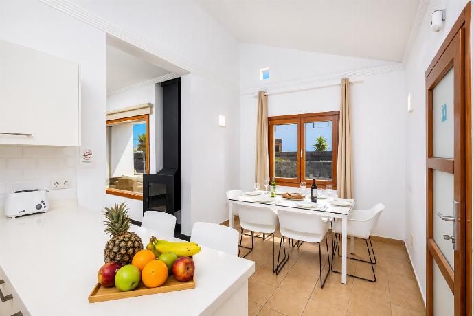 Equipped kitchen . - Villa Ariel . (Galleria fotografica) }}