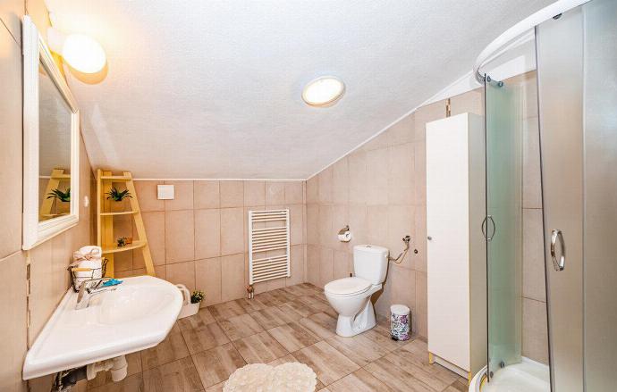 Family bathroom with shower . - Villa Maslina . (Photo Gallery) }}