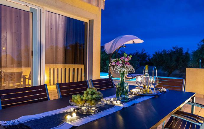 Outdoor dining area . - Villa Maslina . (Photo Gallery) }}
