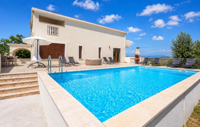  . - Villa Maslina . (Γκαλερί Φωτογραφιών) }}