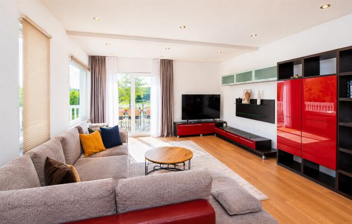 Open-plan living room with sofa, dining area, kitchen, WiFi internet, satellite TV . - Villa Maslina . (Photo Gallery) }}