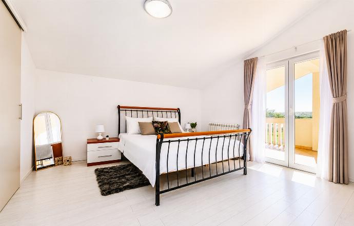Double bedroom with A/C and upper terrace access . - Villa Maslina . (Photo Gallery) }}