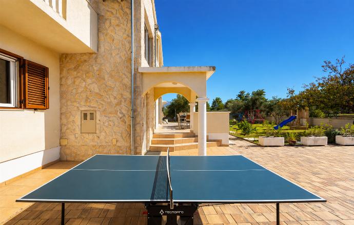 Outdoor table tennis . - Villa Maslina . (Photo Gallery) }}