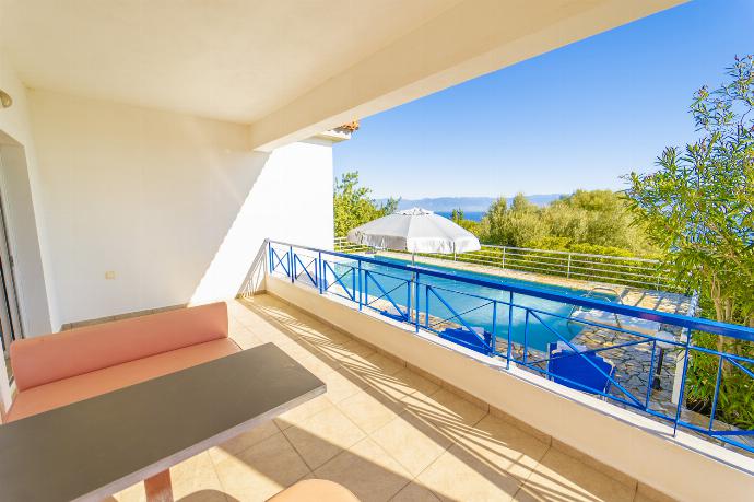  . - Villa Calliope Kalamaki . (Photo Gallery) }}