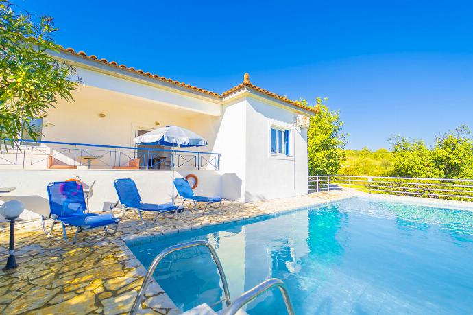  . - Villa Calliope Kalamaki . (Photo Gallery) }}