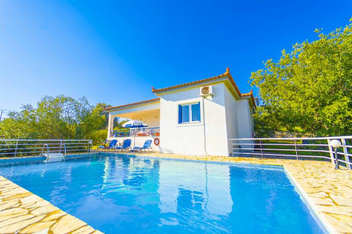  . - Villa Calliope Kalamaki . (Photo Gallery) }}