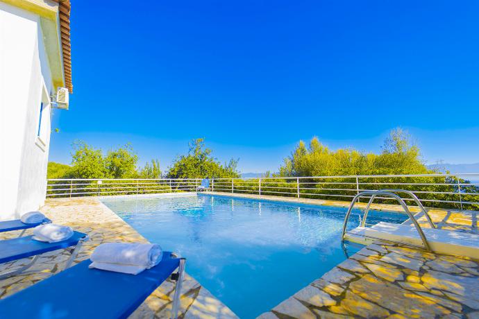  . - Villa Calliope Kalamaki . (Photo Gallery) }}